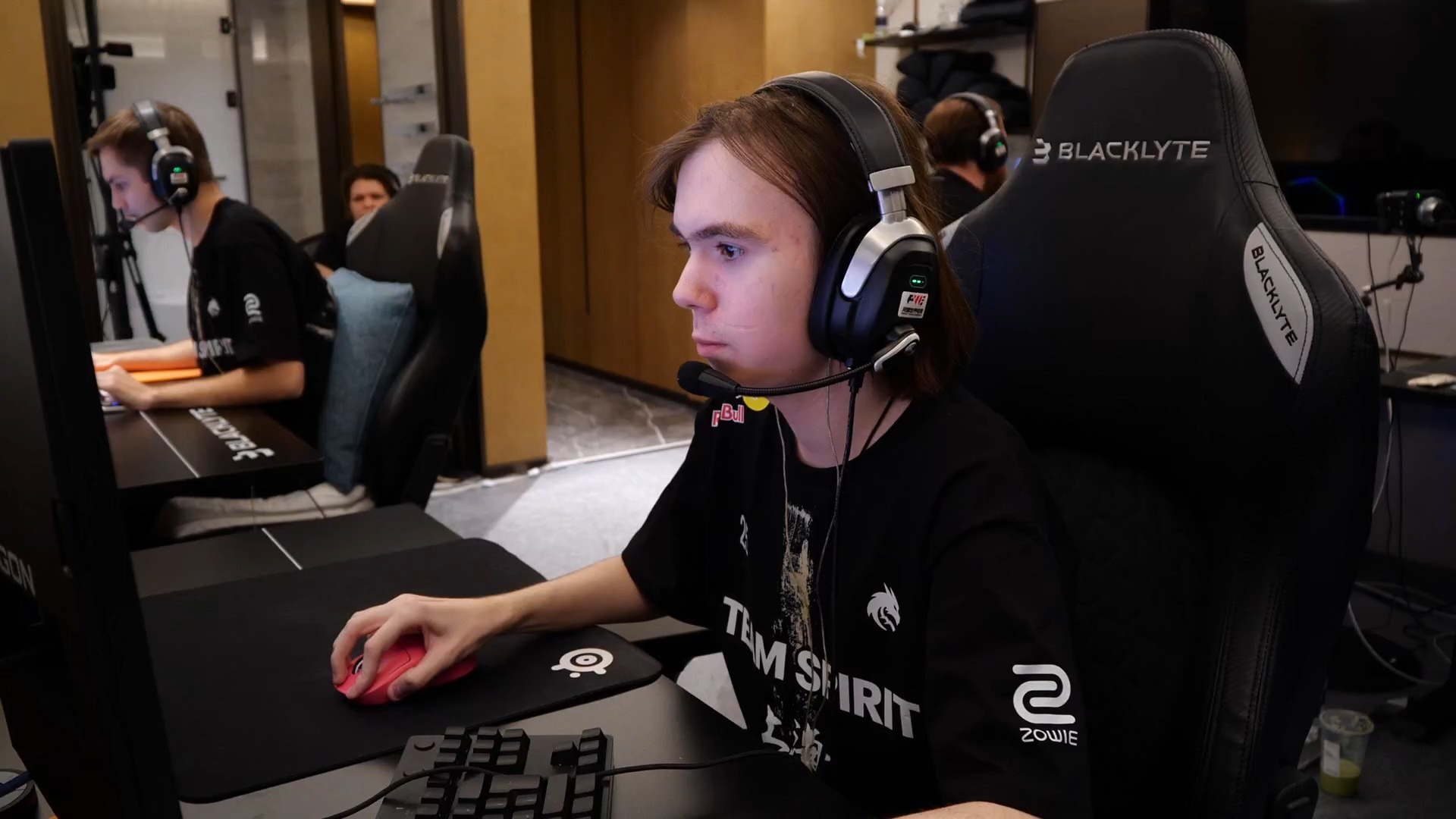 年轻球员成 年轻球员成