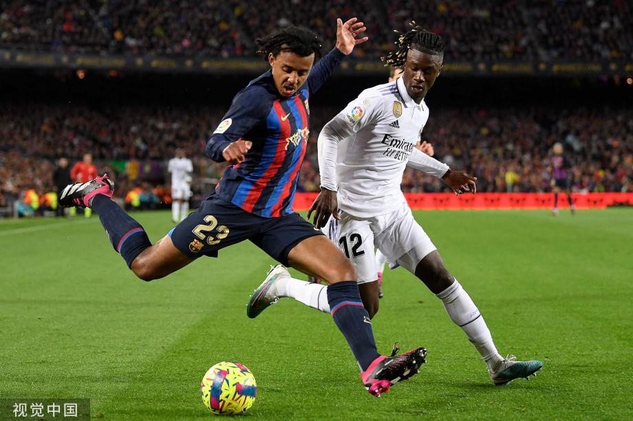 网球赛场上 网球赛场上