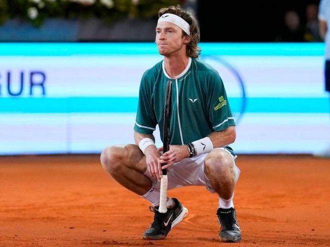 她连续参加 她连续参加